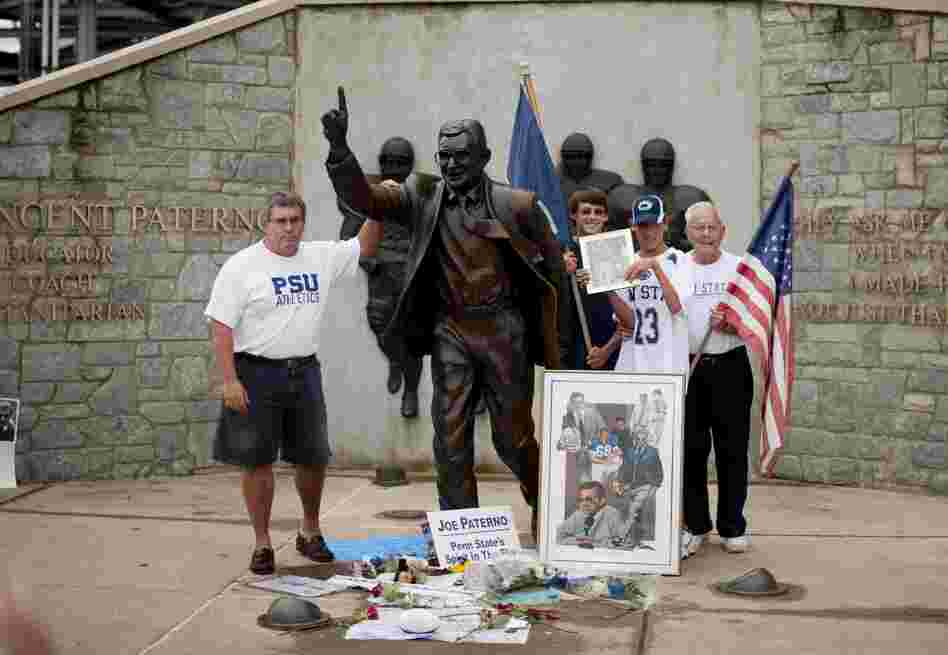 Anticipating the statue's removal, fans drove in from miles around on Saturday to take their photos posing with it for the last time.