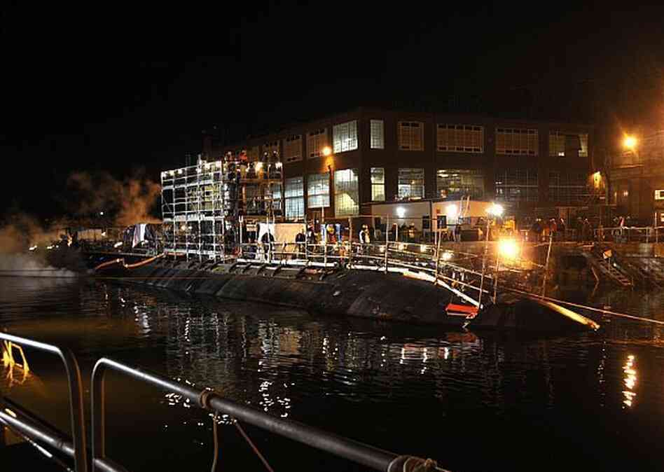 The Los Angeles-class attack submarine USS Miami (SSN 755) enters a dry dock to begin an engineered overhaul at Portsmouth Naval Shipyard in Maine.