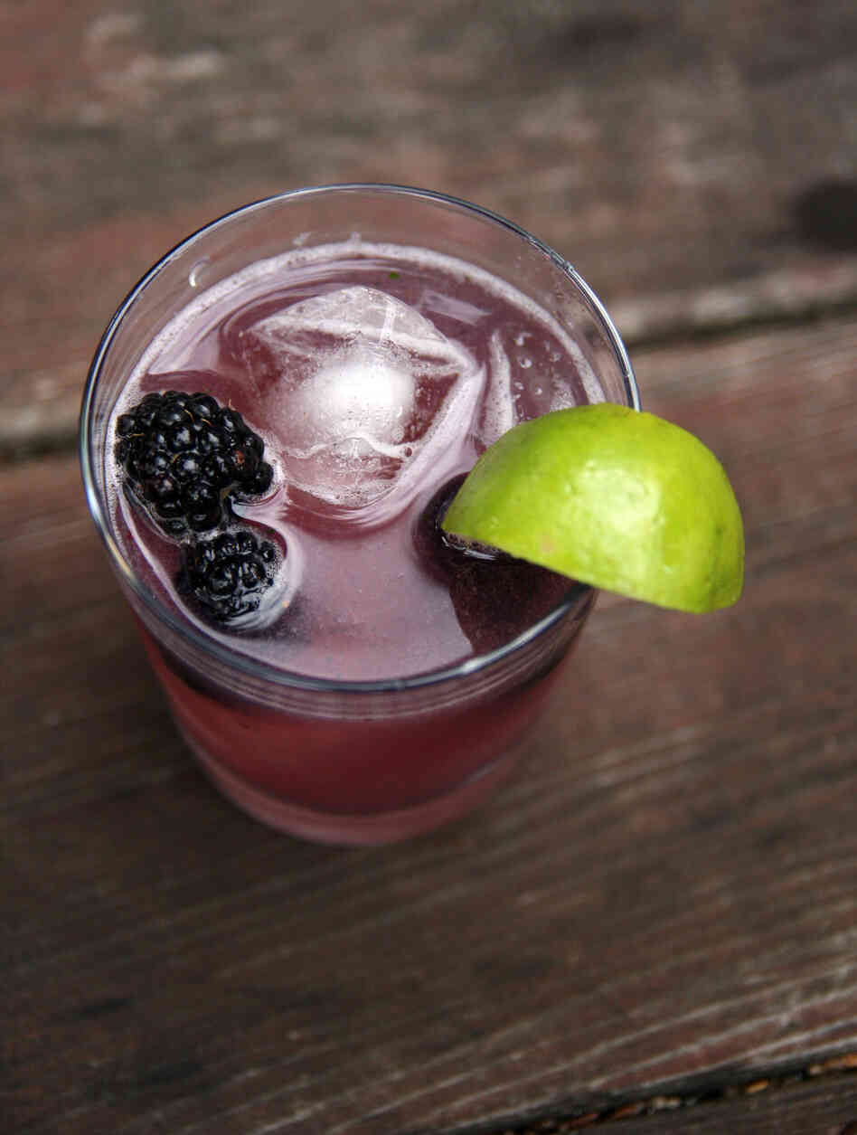 The Huck Finn (Gin Cocktail With Blackberries, Cucumber And Basil Syrup)