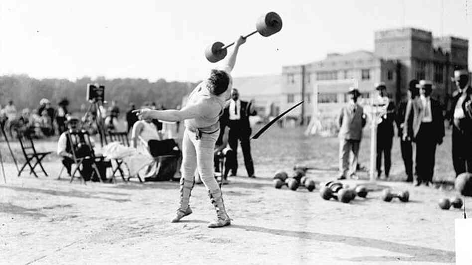 Who needs two hands? At the 1904 Olympics in St. Louis, the events included All Around Dumbell, which comprised 10 one- and two-handed lifts.