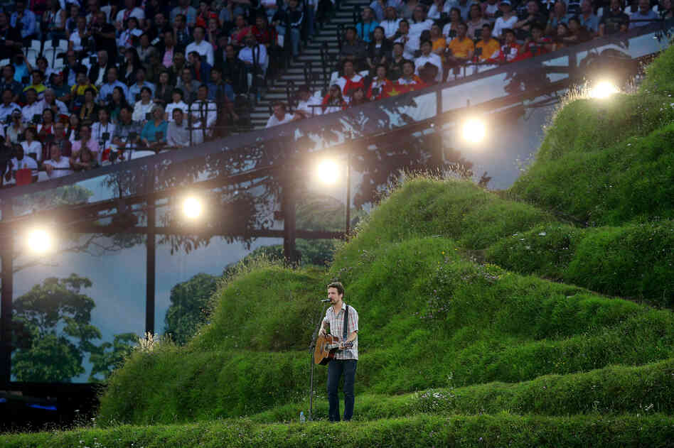 Guitarist Frank Turner performs on the hillside.