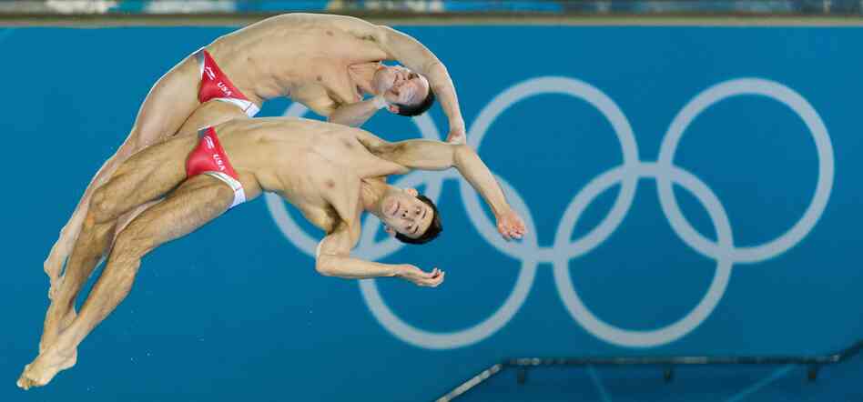 U.S. divers Nicholas McCrory and David Boudia placed third in the men's synchronised 10m platform diving final.