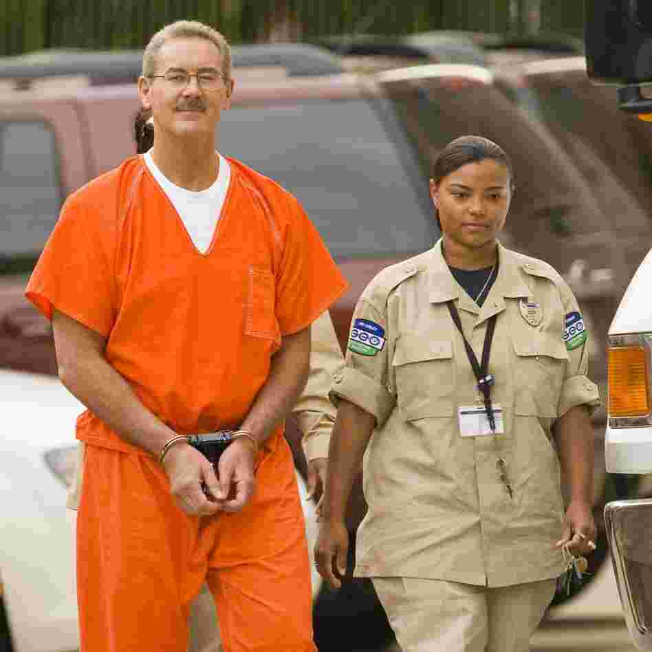 Spotting a con artist isn't usually this easy. Allen Stanford was recently sentenced to 110 years in a $7-billion fraud, but a new book suggests the Ponzi business continues to thrive.