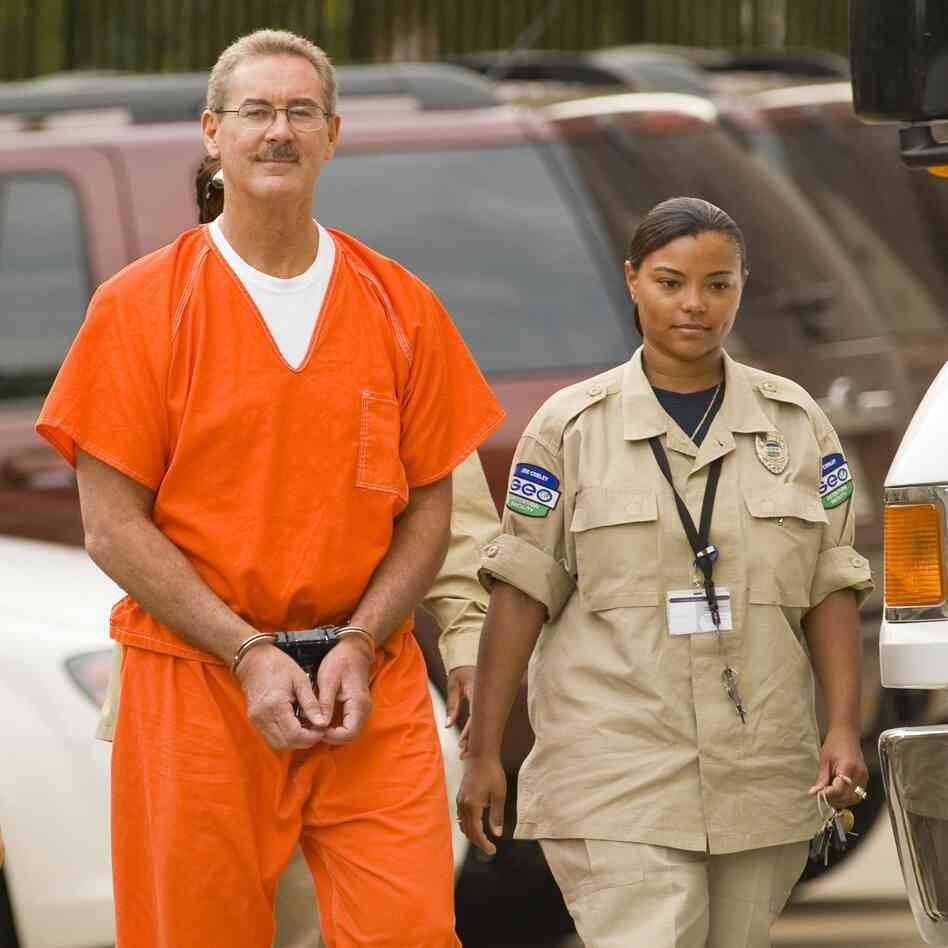 Spotting a con artist isn't usually this easy. Allen Stanford was recently sentenced to 110 years in a $7-billion fraud, but a new book suggests the Ponzi business continues to thrive.