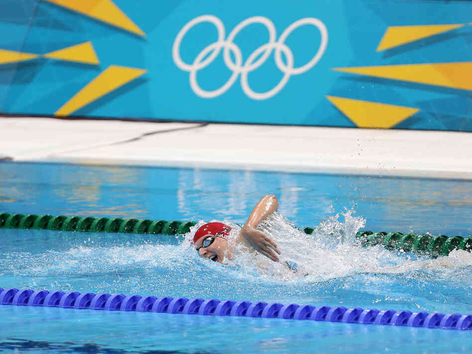 Rebecca Adlington swims to a bronze medal finish in the 400-meter freestyle final Sunday.