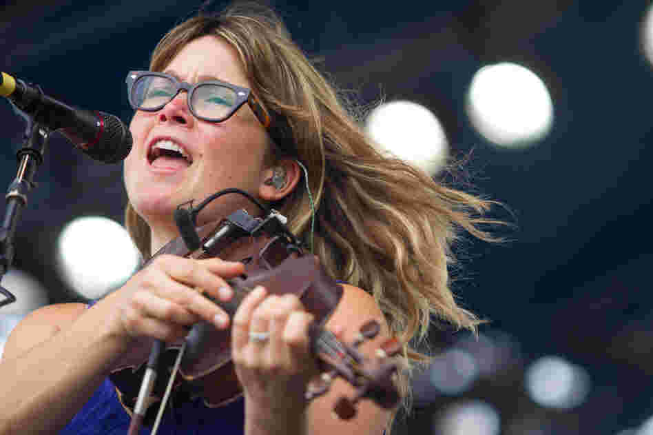While the former Nickel Creek fiddler shows her pop side more these days, Sara Watkins took center stage with a bit of grit and darkness, too. She was joined by Jackson Browne and Charity Rose Thielen of The Head And The Heart during her set.