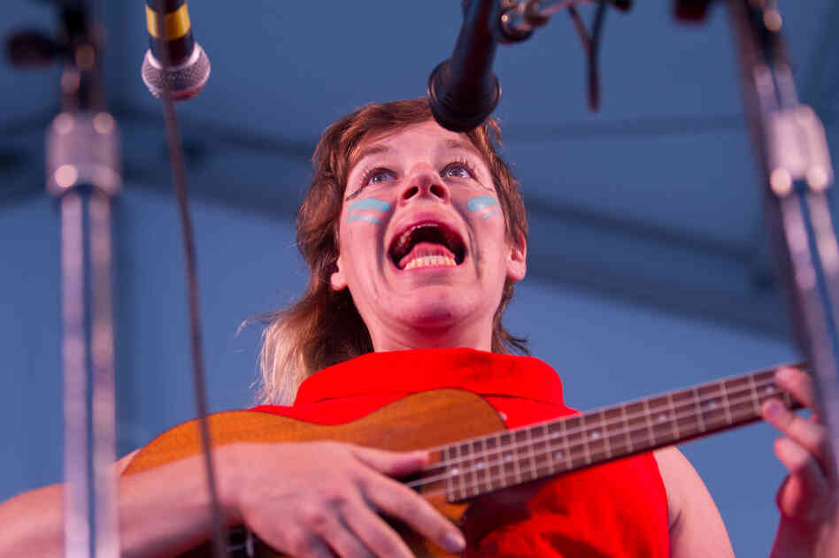 In facepaint and with ukelele in hand, tUnE-yArDs' Merrill Garbus had the folk festival attendees in an ecstatic dance during an epic rave-up.