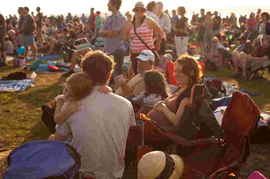 On Saturday, the sun returned as fans settled in and snuggled up at Fort Adams State Park, surrounded by Newport Harbor and Narragansett Bay in Rhode Island.