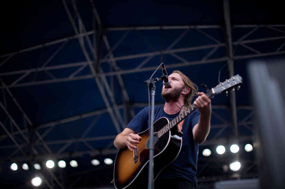 With rich harmonies and an irresistible charm, The Head and the Heart's sweet folk-pop graced the main stage. 
