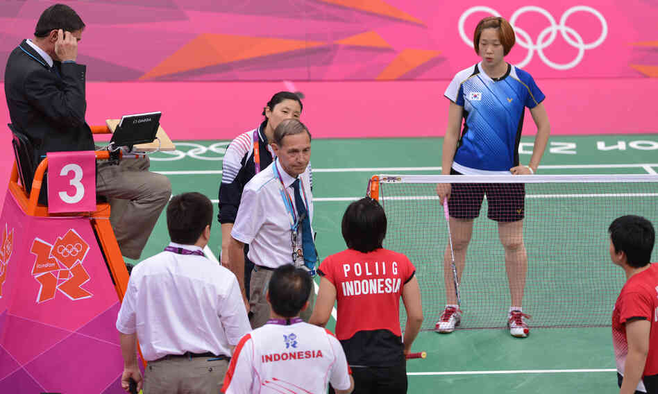 BWF Referee Torsten Berg, center, urges Indonesia's Greysia Polii, center, and Meilana Jauhari, bottom right, and South Korea's Ha Jung Eun, back right, to play fairly in their women's doubles badminton match during the London 2012 Olympic Games in London on Tuesday.
