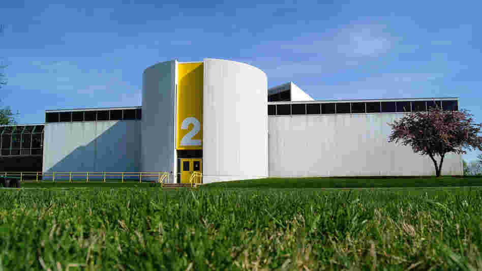 The Columbus Signature Academy Fondrea Campus primary school was designed by Paul Kennon in 1973 as a "people-centered" school to be used for both education and community gatherings.