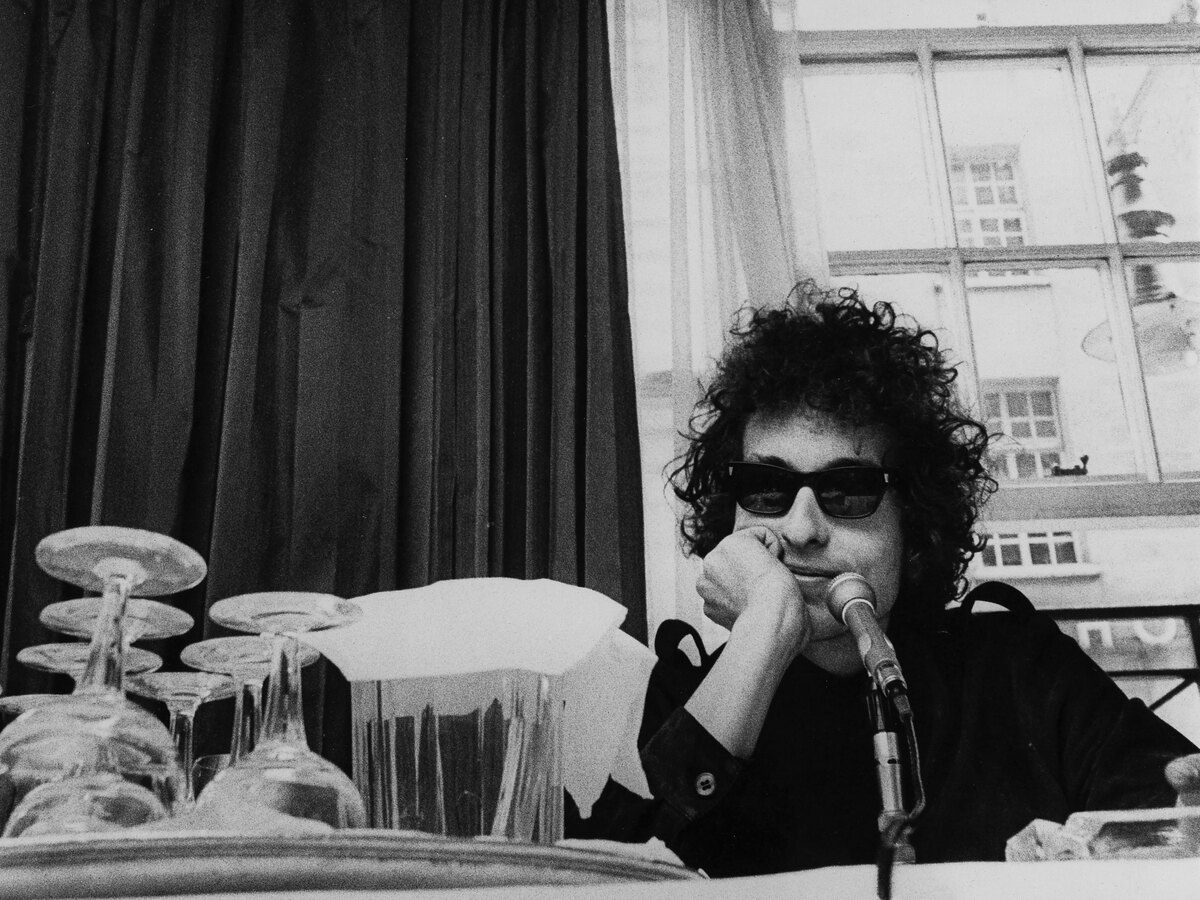 Bob Dylan at a press conference at the Savoy Hotel in London in 1966.