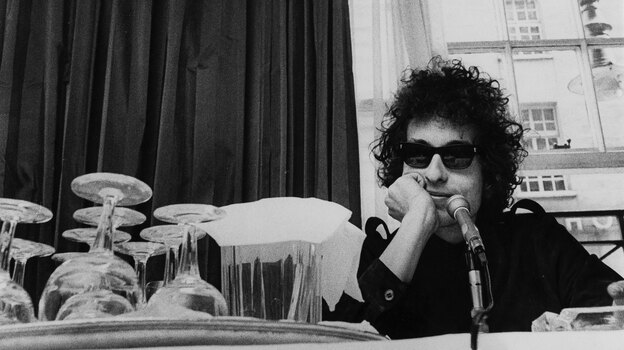 Bob Dylan at a press conference at the Savoy Hotel in London in 1966. (Redferns/Getty Images)