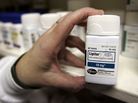 Lipitor and other cholesterol-fighting drugs carry risks of side effects. Lipitor and other cholesterol-fighting drugs carry risks of side effects.