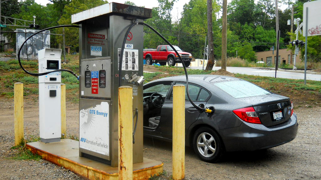 Honda's CNG Civic is the only natural gas-fueled sedan currently available in the United States. With so few CNG passenger cars on the road, pumping stations are few and far between.