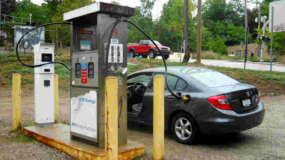 Honda's CNG Civic is the only natural gas-fueled sedan currently available in the United States. With so few CNG passenger cars on the road, pumping stations are few and far between.