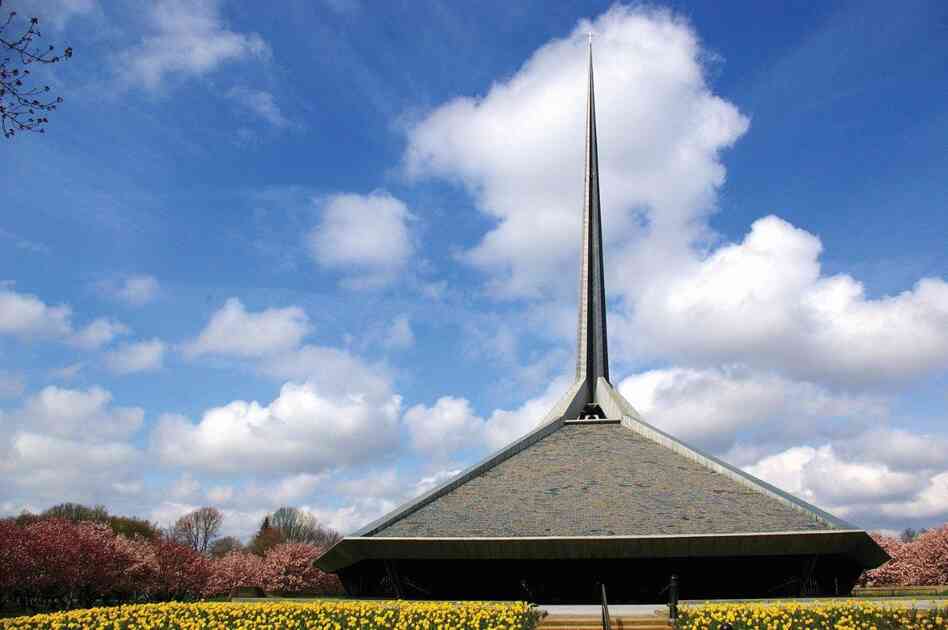 Eero Saarinen also designed the North Christian Church, which was completed in 1964, three years after Saarinen's death. Along with the First Christian Church and the Miller house, North Christian is one of Columbus' six national historic landmarks.