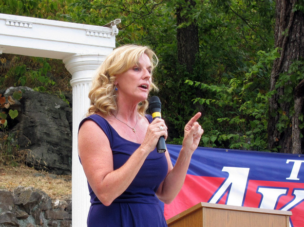 Former Missouri State Treasurer Sarah Steelman has earned the endorsement of Sarah Palin in her bid for a Republican Senate nomination.