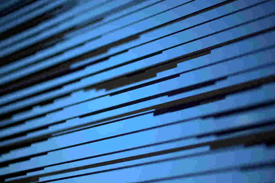 Another type of glass planned for the construction is a specially designed patterned glass, visible from both inside and outside. The opaque lines are called "frits" and are made of ceramic.