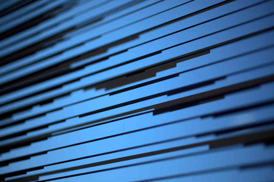Another type of glass planned for the construction is a specially designed patterned glass, visible from both inside and outside. The opaque lines are called "frits" and are made of ceramic.