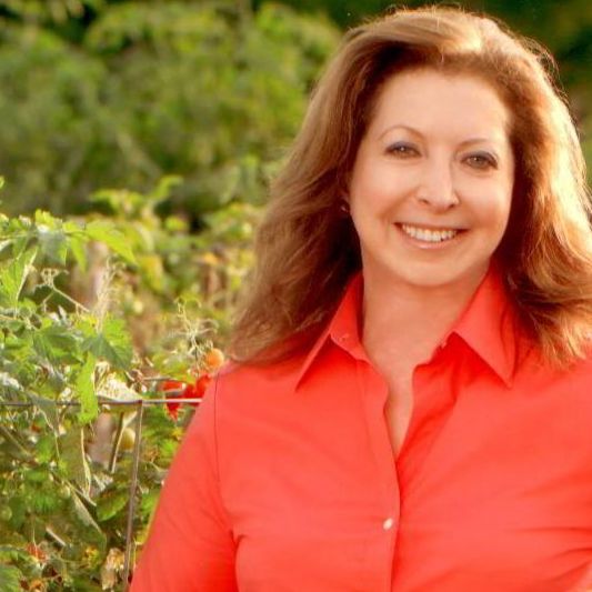 Amy Goldman, known for her gardens and her illustrated coffee-table books about plants, has donated $1 million to a pro-Obama superPAC.
