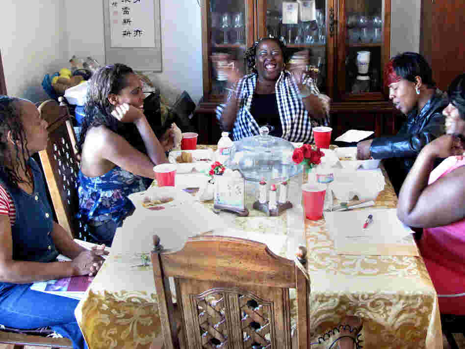 Support group members Pamela Travis (from left), Dominique Martin, Yovanda Dixon, Shanna Chaney and Ramona Shewl hold a meeting as part of the Family Independence Initiative. The Oakland nonprofit encourages low-income families to form small groups to help each other get ahead.