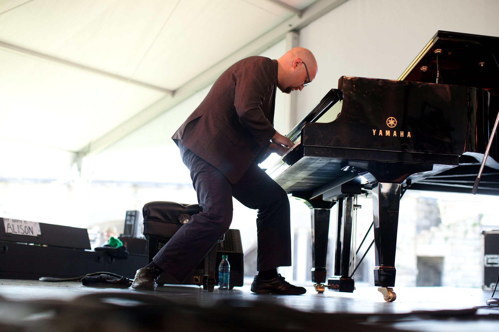 The Bad Plus performed with one of its heroes, Saturday's ubiquitous Bill Frisell, to pay tribute to another hero and colleague, the late drummer Paul Motian. 
