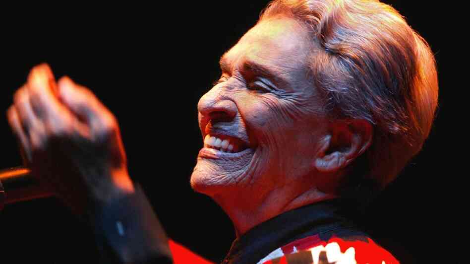 Chavela Vargas performing in Buenos Aires in 2004.