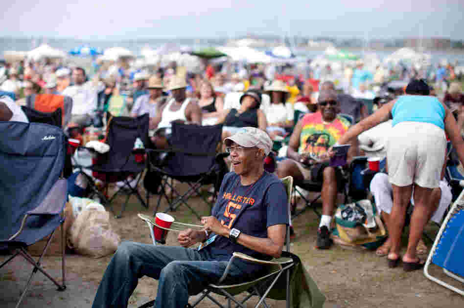A large and relaxed crowd scattered about the Fort Stage plain for the closing Tedeschi Trucks Band performance.