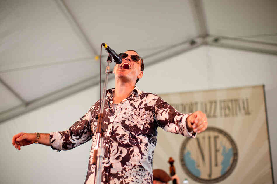 Kurt Elling offered twisty original lyrics and fresh re-scorings of pop songs during his set at the Quad Stage.