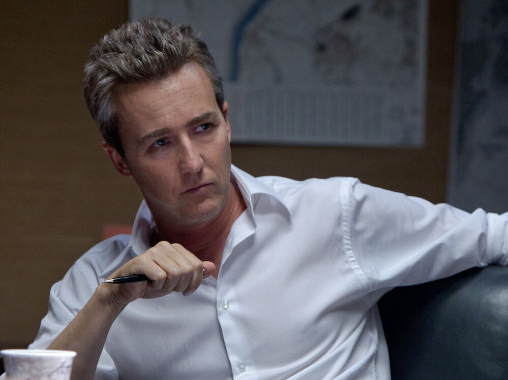Eric Byer (Edward Norton) is a bureaucrat who wants Cross dead after shutting down the government program that chemically altered and enhanced him.