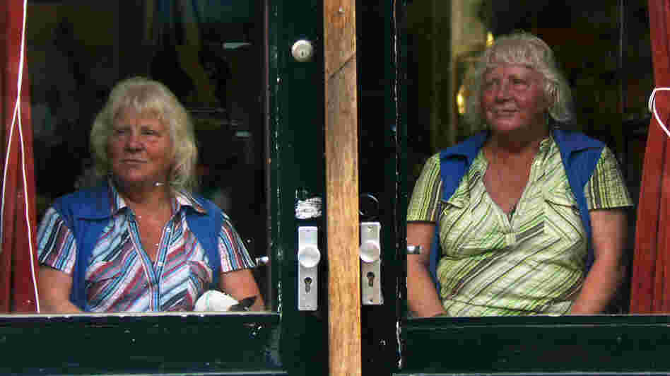 Meet the Fokkens follows Louise and Martine Fokkens, identical twins who have worked as prostitutes in Amsterdam for more than 50 years. Martine still works today, while Louise stopped a few years ago because of her arthritis. Meet the Fokkens follows Louise and Martine Fokkens, identical twins who have worked as prostitutes in Amsterdam for more than 50 years. Martine still works today, while Louise stopped a few years ago because of her arthritis.