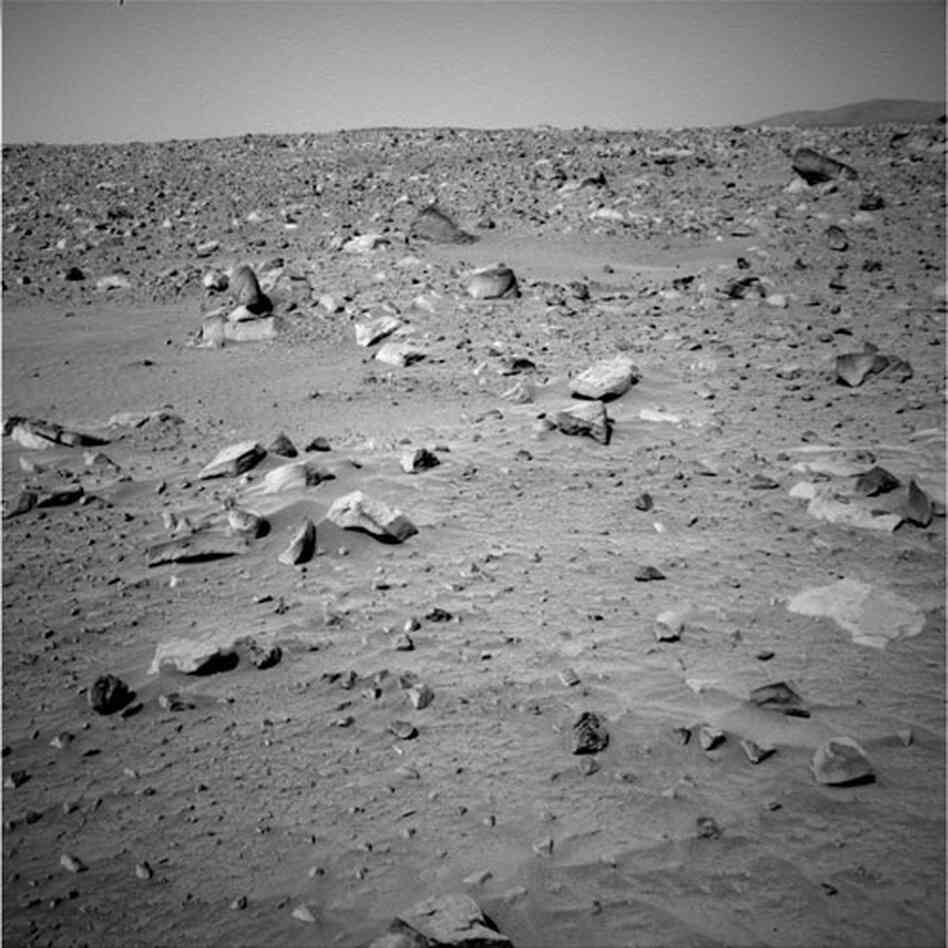 Spirit's navigation camera shows the rocky path lying due east of the rover, 2004.