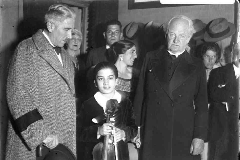 Ruggiero Ricci at age 11, playing at the Berlin Philharmonie in Germany.