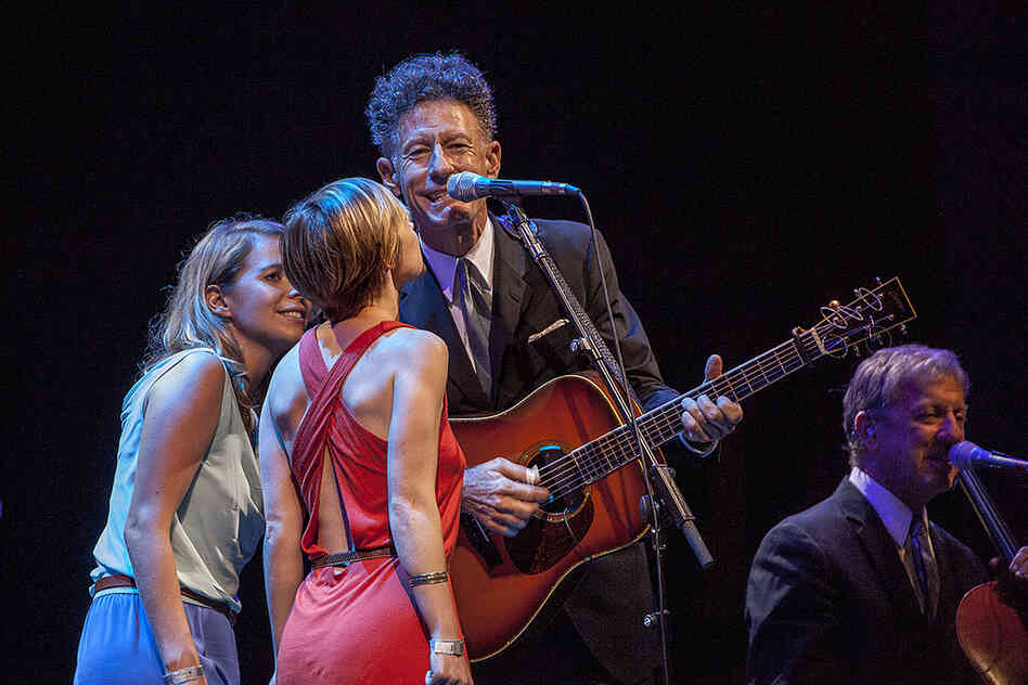 Singers Aoife O'Donovan (left) and Kat Edmondson harmonized with Lovett.
