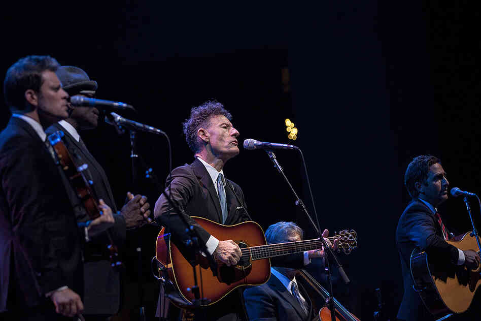 The set list, while drawing on Lovett's recent album Release Me, included plenty of favorites from throughout his career.