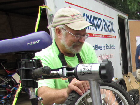 Dan Lill of R Community Bikes. Dan Lill of R Community Bikes.