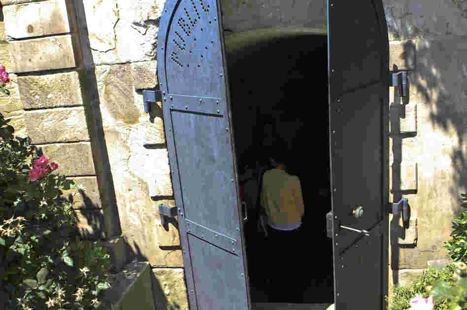 In the 1830s, a public vault was built with federal appropriations money, because Congress decided it was useful to have a holding place for the deceased while arrangements were being made.