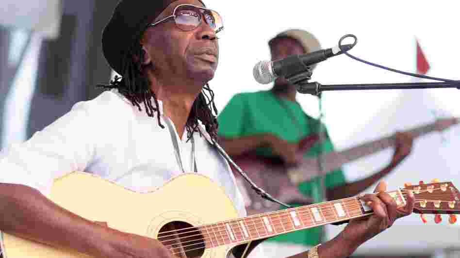 Thomas Mapfumo wrote one of the most famous revolutionary songs, "Hokoyo."