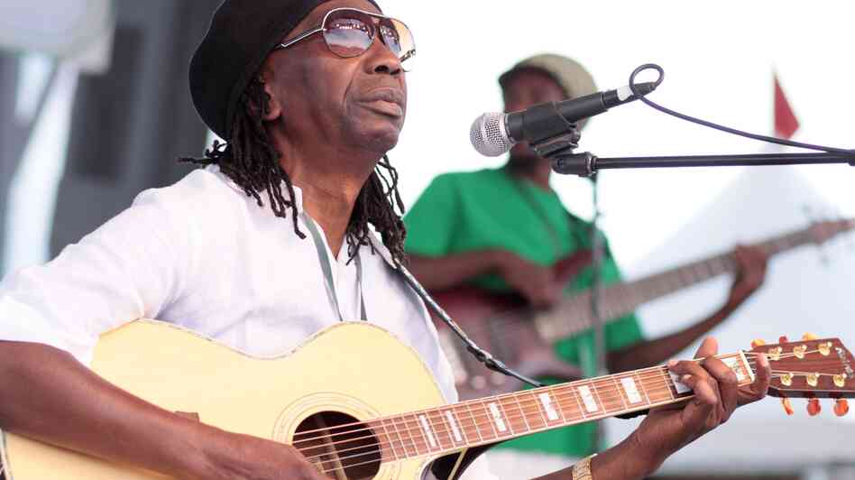 Thomas Mapfumo wrote one of the most famous revolutionary songs, "Hokoyo."