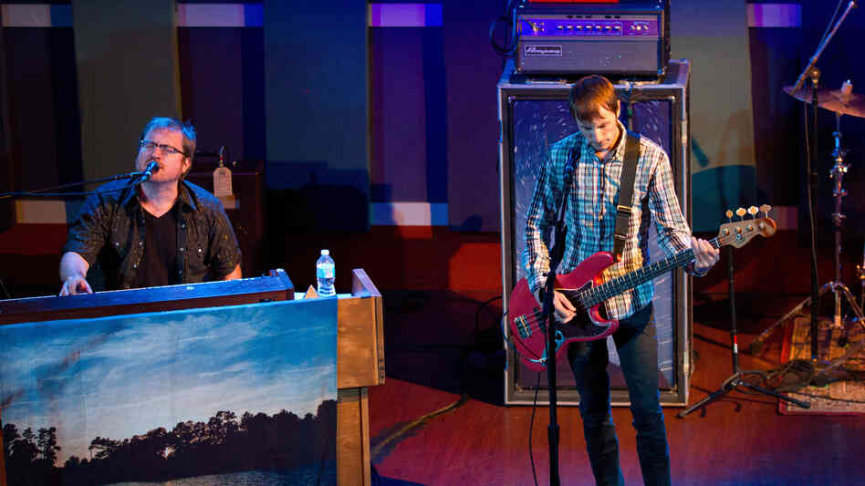 Band of Horses performs songs from their new album Mirage Rock at World Cafe Live in Philadelphia.
