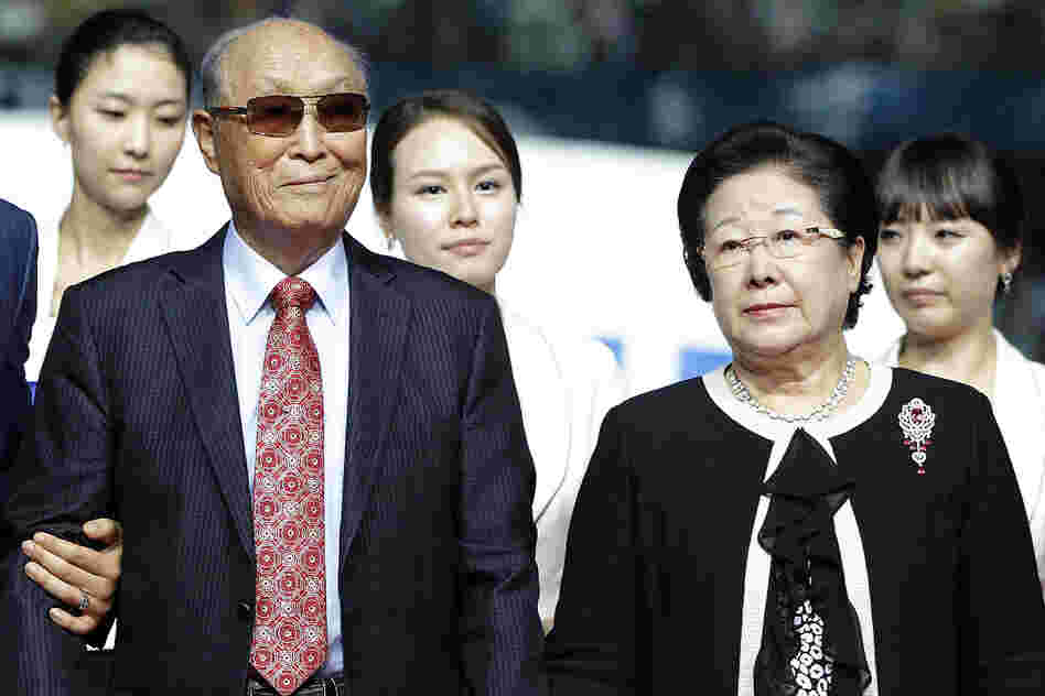 Rev. Sun Myung Moon, founder of the Unification Church, and his wife, Han Hak Ja, attend the ceremony after the Peace Cup final match between Hamburger SV and Seongnam Ilhwa Chunma at Suwon World Cup Stadium on July 22 in Suwon, South Korea.