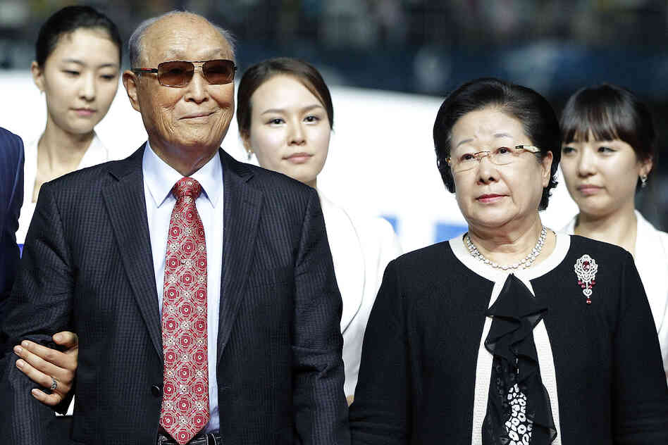 Rev. Sun Myung Moon, founder of the Unification Church, and his wife, Han Hak Ja, attend the ceremony after the Peace Cup final match between Hamburger SV and Seongnam Ilhwa Chunma at Suwon World Cup Stadium on July 22 in Suwon, South Korea.