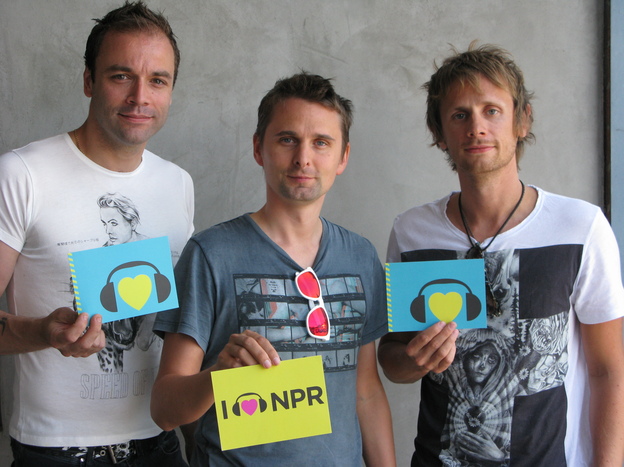 (l to r) Chris Wolstenholme, Matthew Bellamy and Dominic Howard