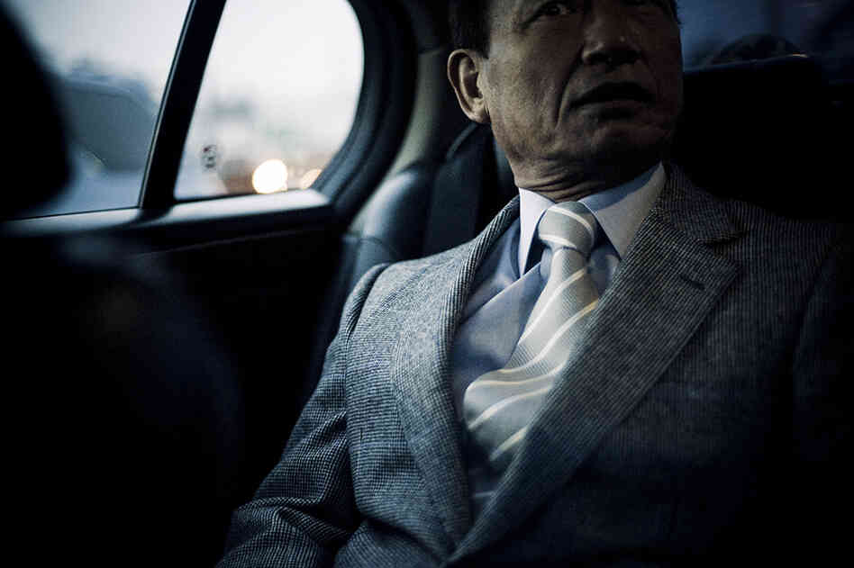 Photographs by Anton Kusters give a general impression of the yakuza lifestyle.