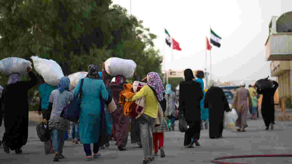 Syrians fleeing increased violence arriving last week at the border between the Syrian town of Azaz and the neighboring Turkish town of Kilis.