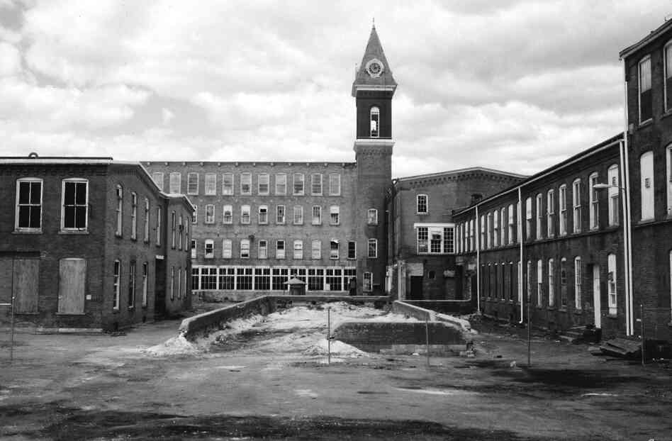 MASS MoCA is a complex of 26 renovated 19th-century factory buildings. The site was formerly the home of Arnold Print Works (1860-1942) and Sprague Electric Company (1942-1985).