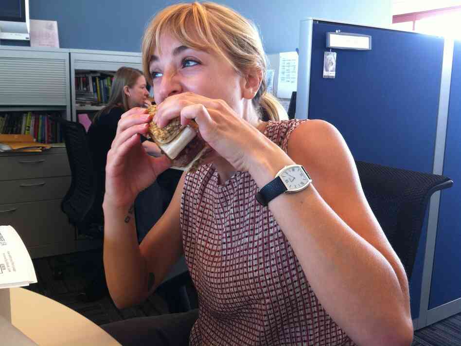 Eva tries to try it.