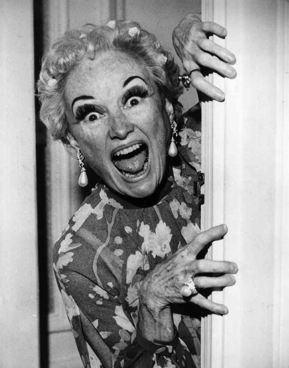 Phyllis Diller plays peekaboo with the cameraman before the start of her television show Bonkers in 1979.