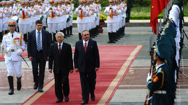 Cuba's President Raul Castro (centre R) and Vietnamese Communist Party Secretary General Nguyen Phu Trong (3rd L) review an honor guard during an official welcoming ceremony at the presidential palace in Hanoi on July 8, 2012. The Cuban leader flew in from China for the second leg of his Asian tour to Cuban's two Asian communist allies.